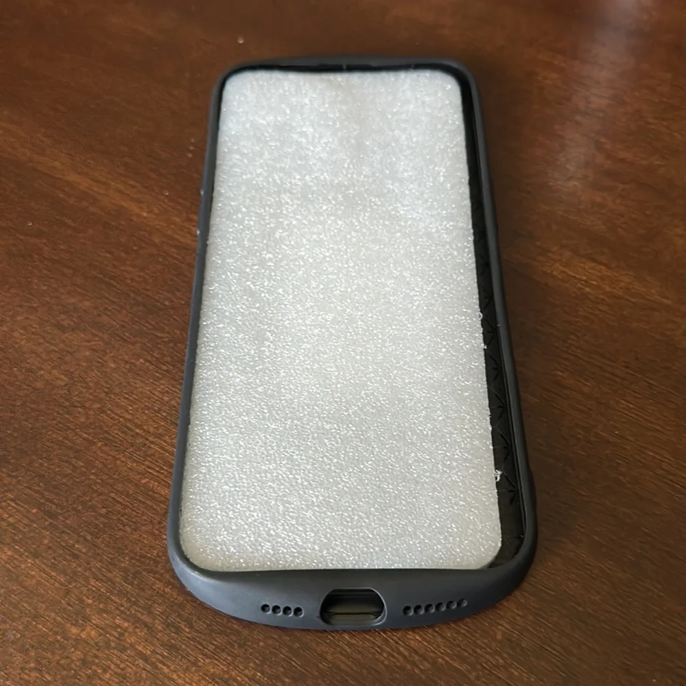 Brand New iPhone 14 Pro Max phone cover. Beautiful Heart-shaped Tree
